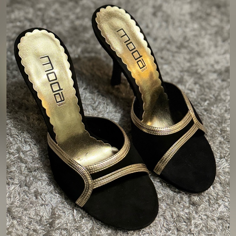 NWOT- Moda Spana Heels